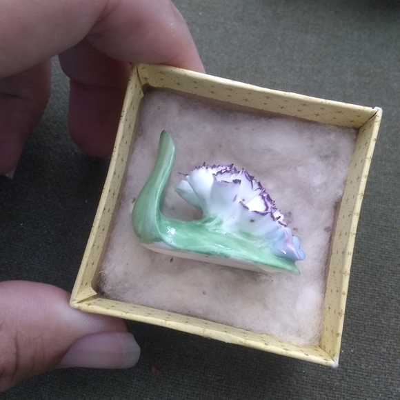 Coalport Fine English Bone China Figurine - Picture 7 of 7